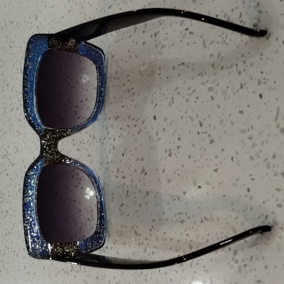 Ladies Square Oversized Color Blocked Framed Sunglasses (Blue/Dark Brown). - Picture 3 of 4